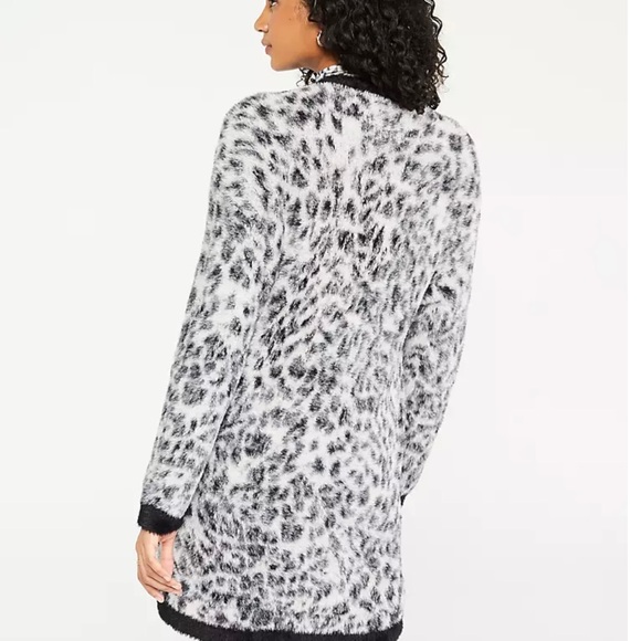 Ann Taylor snow leopard boyfriend soft Cardigan Sz xl - Picture 2 of 8